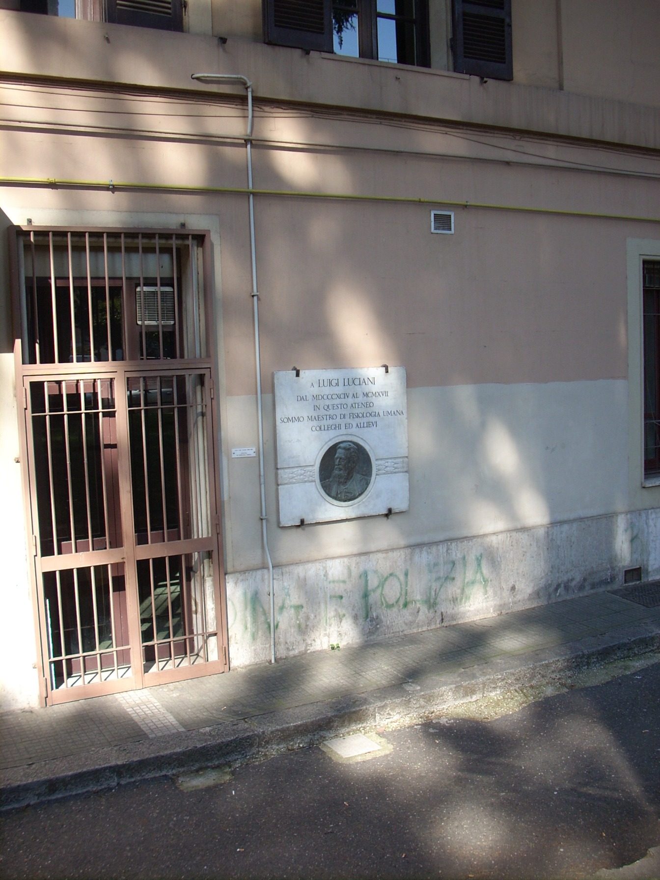 Luigi Luciani's memorial tablet, Rome - 1.JPG